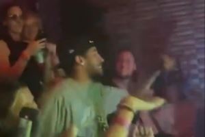 看来恢复不错！哈利伯顿与女友杰德&😍克拉克和坎宁安夜店狂欢