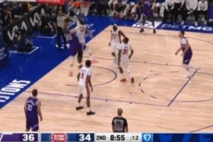 镇守内线!马尔卡宁突破上篮被斯图尔特排球大帽扇出底线