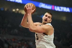 这也太强了！约基奇打满首节6中5高效拿下10分9板5助 4失误